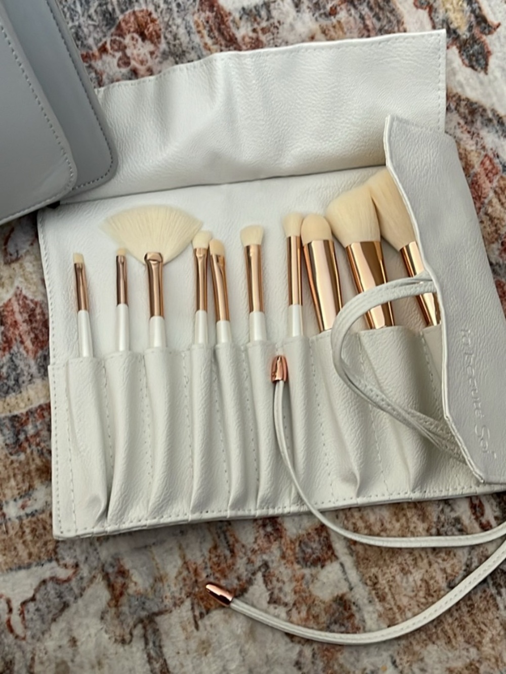 Make up brush set in white leather like clutch